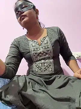 Snapshot of TeluguIshu_teen20 chatting on 18, 12, 2025 TeluguIshu teen20 online show from 18, 12, 2025