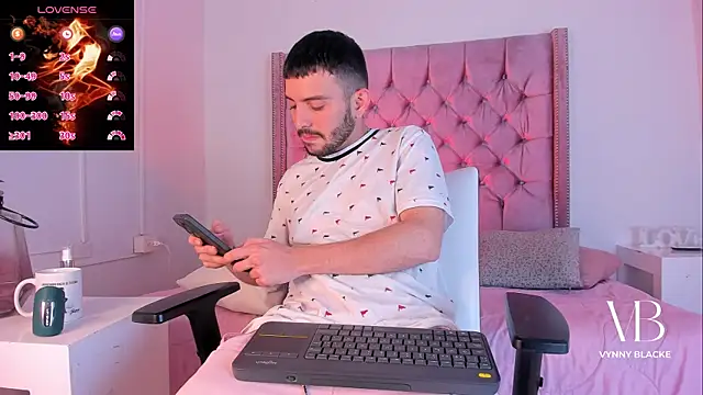 VynnyBlacke  online show from 4, 11, 2025