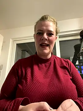 Curvyveri93 online show from 4, 10, 2025