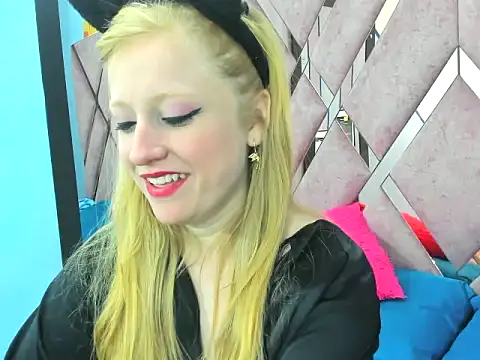 Snapshot of AliceCat_01 chatting on 18, 10, 2025 AliceCat 01 online show from 18, 10, 2025