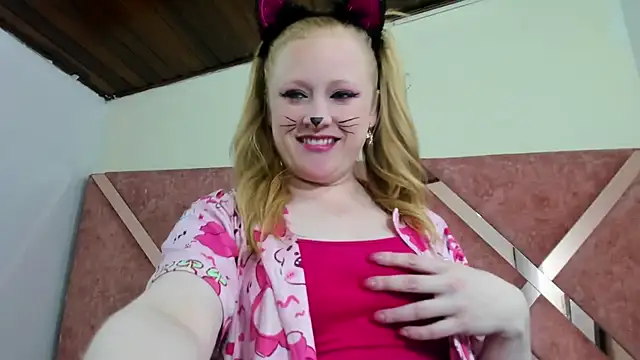 Snapshot of AliceCat_01 chatting on 5, 11, 2025 AliceCat 01 online show from 5, 11, 2025