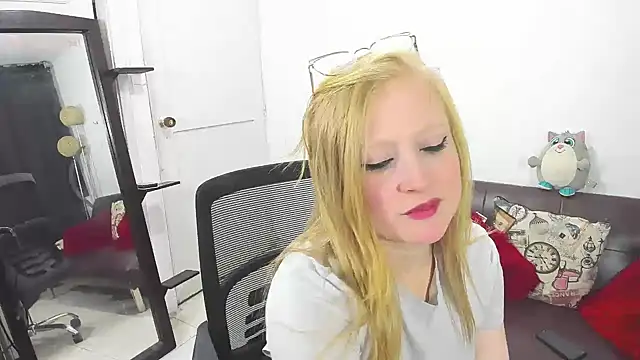 Snapshot of AliceCat_01 chatting on 8, 2, 2026 AliceCat 01 online show from 8, 2, 2026