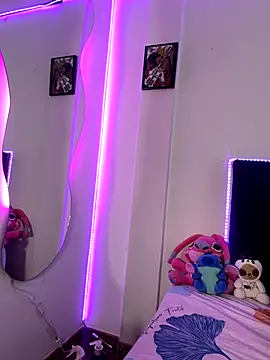 Snapshot of Sussyroxxx chatting on 28, 11, 2025 Sussyroxxx online show from 28, 11, 2025