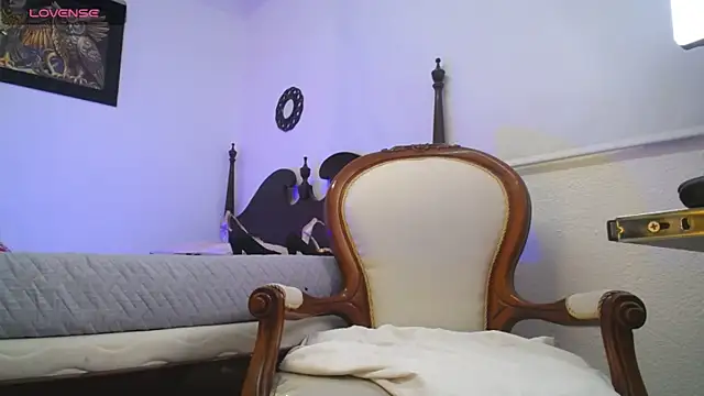 chloe  Jones  online show from 26, 11, 2025