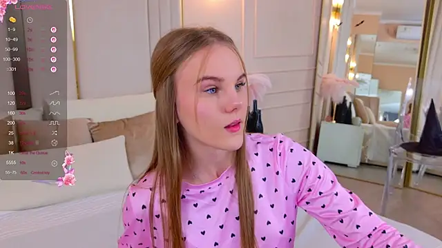 Lili Lohan online show from 4, 11, 2025