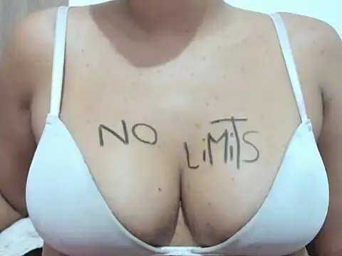 Snapshot of Valentinahot7 chatting on 10, 10, 2025 Valentinahot7 online show from 10, 10, 2025