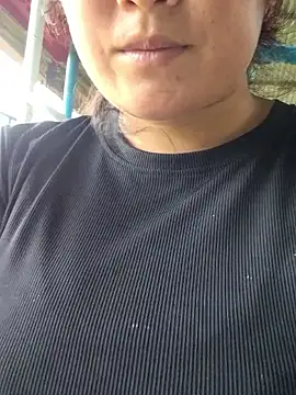 linhmiucute online show from 10, 10, 2025