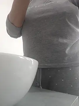 Snapshot of sexyguenda chatting on 8, 11, 2025 sexyguenda online show from 8, 11, 2025