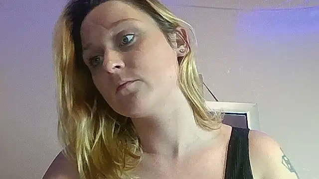 Queen2454 online show from 16, 10, 2025