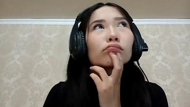 Snapshot of YukiShaapan chatting on 18, 10, 2025 YukiShaapan online show from 18, 10, 2025