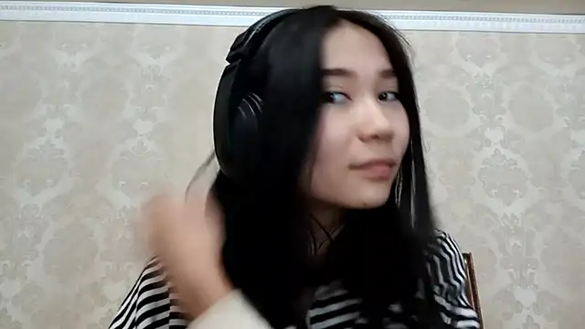 Snapshot of YukiShaapan chatting on 21, 10, 2025 YukiShaapan online show from 21, 10, 2025