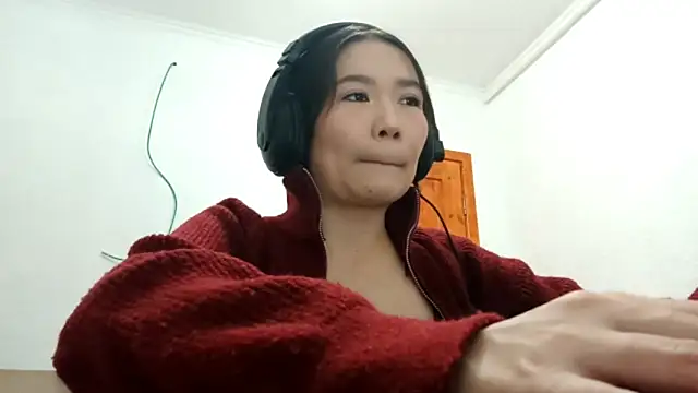 Snapshot of YukiShaapan chatting on 4, 11, 2025 YukiShaapan online show from 4, 11, 2025