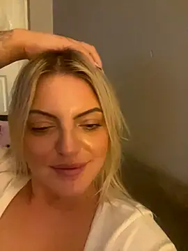 Diamondxoxx online show from 8, 10, 2025