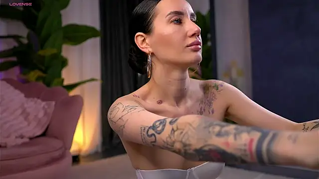 SerenaVelour online show from 15, 11, 2025