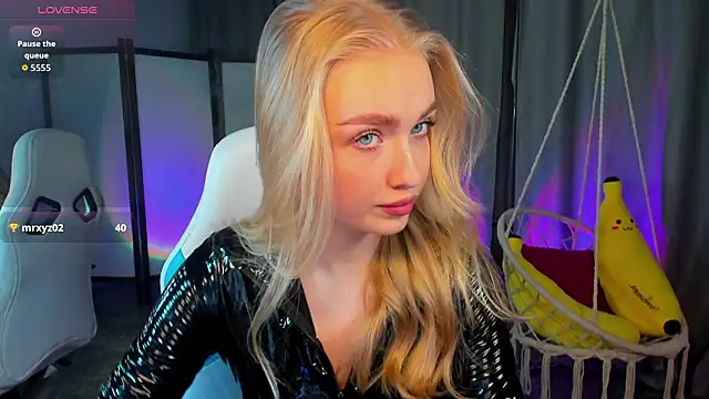 Snapshot of TessaGrays chatting on 8, 2, 2026 TessaGrays online show from 8, 2, 2026