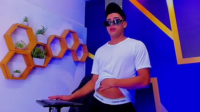 Snapshot of The_Boy_King chatting on 22, 10, 2025 The Boy King online show from 22, 10, 2025