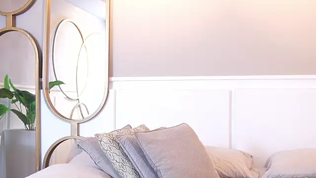 Roxy Vega online show from 8, 10, 2025