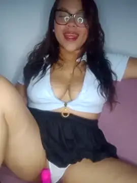 Snapshot of loren_g08 chatting on 26, 11, 2025 loren g08 online show from 26, 11, 2025