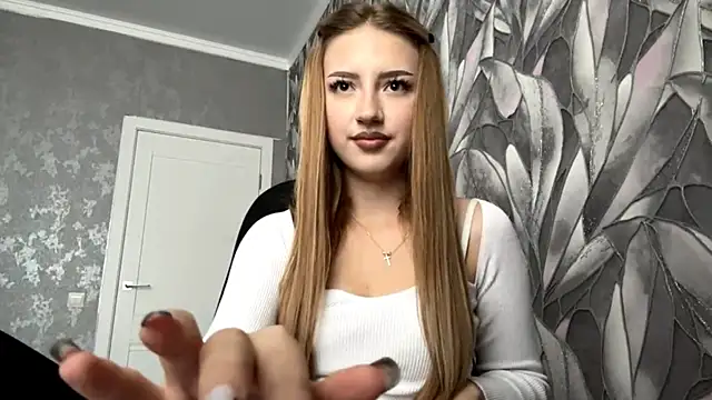 Snapshot of HollyCroker chatting on 20, 11, 2025 HollyCroker online show from 20, 11, 2025