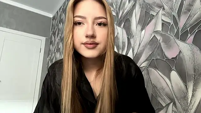 Snapshot of HollyCroker chatting on 21, 11, 2025 HollyCroker online show from 21, 11, 2025