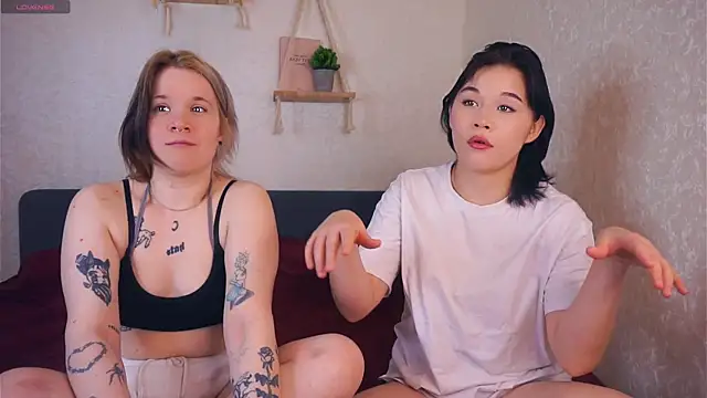 Snapshot of EviaVanveen chatting on 22, 11, 2025 EviaVanveen online show from 22, 11, 2025