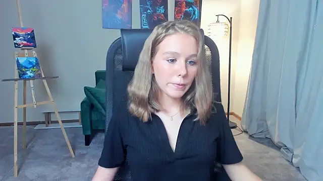 Snapshot of TienKnous chatting on 2, 10, 2025 TienKnous online show from 2, 10, 2025