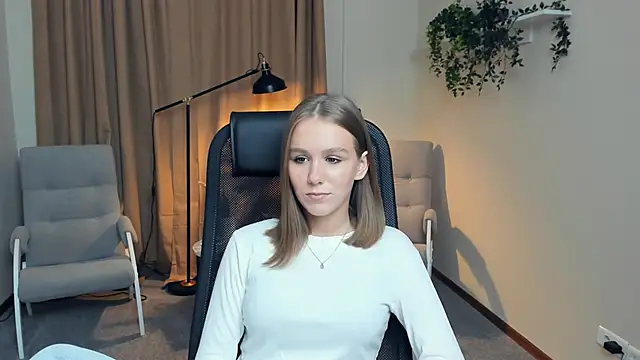 Snapshot of TienKnous chatting on 3, 10, 2025 TienKnous online show from 3, 10, 2025