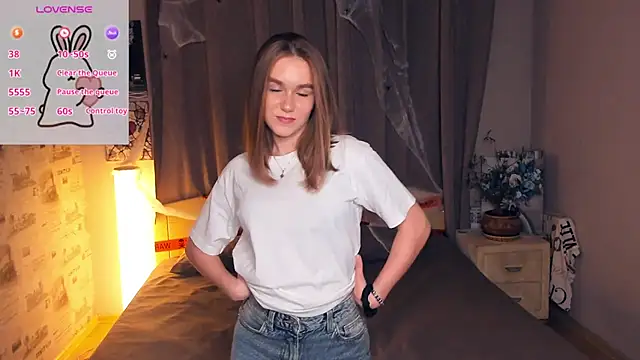 Snapshot of TienKnous chatting on 7, 11, 2025 TienKnous online show from 7, 11, 2025