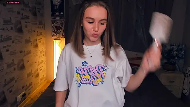 Snapshot of TienKnous chatting on 9, 11, 2025 TienKnous online show from 9, 11, 2025