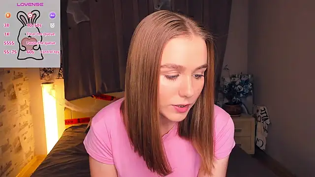 Snapshot of TienKnous chatting on 12, 11, 2025 TienKnous online show from 12, 11, 2025