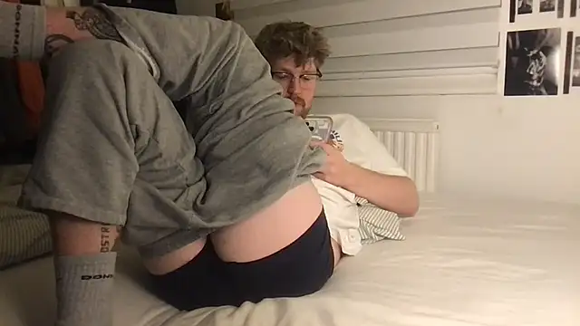 Snapshot of Angus80085 chatting on 28, 10, 2025 Angus80085 online show from 28, 10, 2025