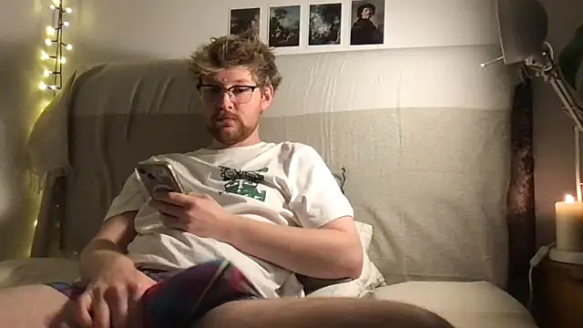 Snapshot of Angus80085 chatting on 13, 11, 2025 Angus80085 online show from 13, 11, 2025