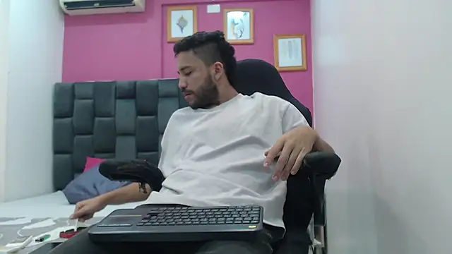 Juan FelipeX01 online show from 20, 10, 2025