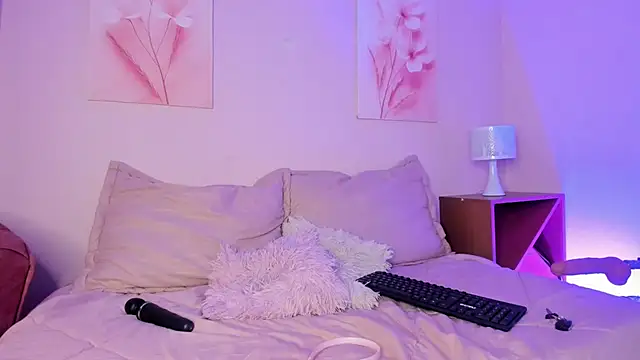 Snapshot of Nikolbrice chatting on 12, 11, 2025 Nikolbrice online show from 12, 11, 2025