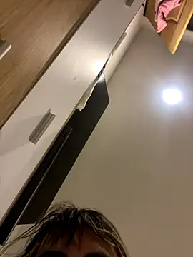 Zoe riivas online show from 24, 10, 2025