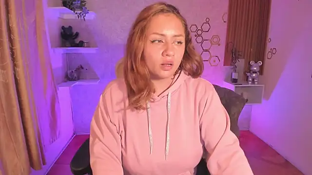 Snapshot of EvelynVega0 chatting on 6, 11, 2025 EvelynVega0 online show from 6, 11, 2025