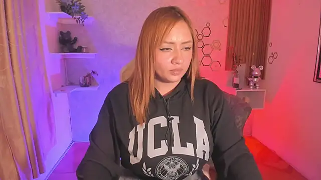 Snapshot of EvelynVega0 chatting on 14, 11, 2025 EvelynVega0 online show from 14, 11, 2025