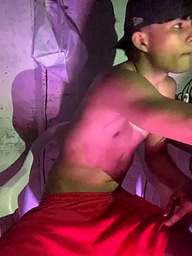 Snapshot of Thiagox03 chatting on 24, 10, 2025 Thiagox03 online show from 24, 10, 2025