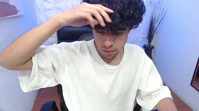 Liil boy online show from 8, 11, 2025