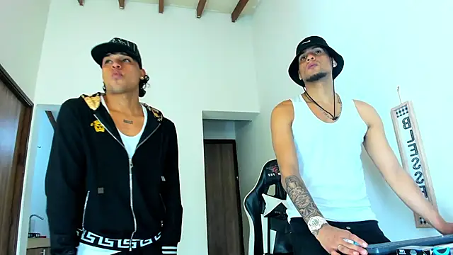 Snapshot of daddys_insanee chatting on 19, 10, 2025 daddys insanee online show from 19, 10, 2025