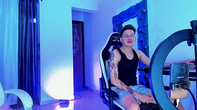 Snapshot of daddys_insanee chatting on 7, 11, 2025 daddys insanee online show from 7, 11, 2025