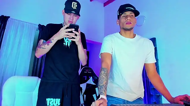 Snapshot of daddys_insanee chatting on 18, 11, 2025 daddys insanee online show from 18, 11, 2025