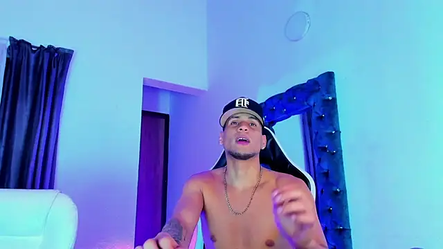 Snapshot of daddys_insanee chatting on 19, 11, 2025 daddys insanee online show from 19, 11, 2025