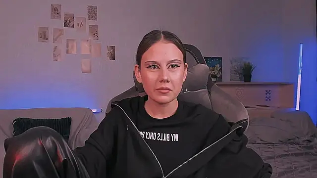 adelle046 online show from 13, 10, 2025