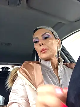 KirraWhite online show from 14, 10, 2025