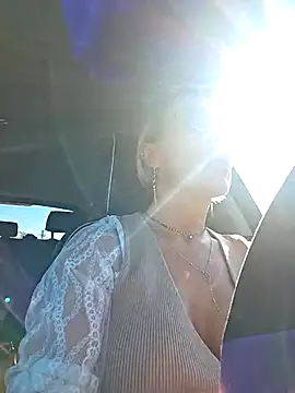 KirraWhite online show from 31, 10, 2025