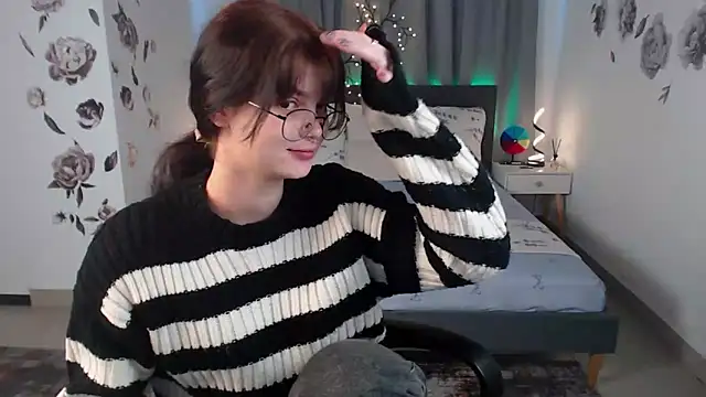 Snapshot of MileyRood chatting on 16, 10, 2025 MileyRood online show from 16, 10, 2025