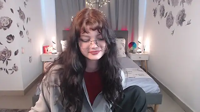 Snapshot of MileyRood chatting on 20, 10, 2025 MileyRood online show from 20, 10, 2025