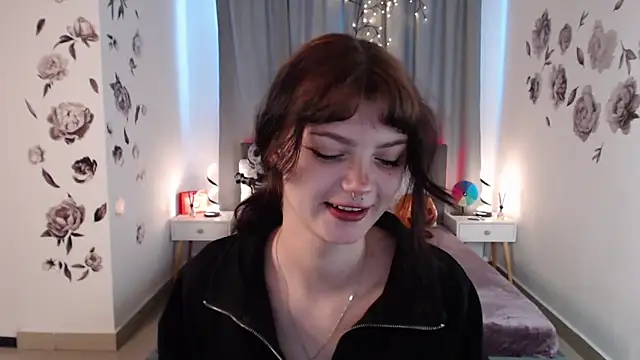 Snapshot of MileyRood chatting on 4, 11, 2025 MileyRood online show from 4, 11, 2025