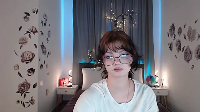 Snapshot of MileyRood chatting on 15, 11, 2025 MileyRood online show from 15, 11, 2025